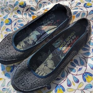 Skechers Women's Black Lace Slip-On Flats